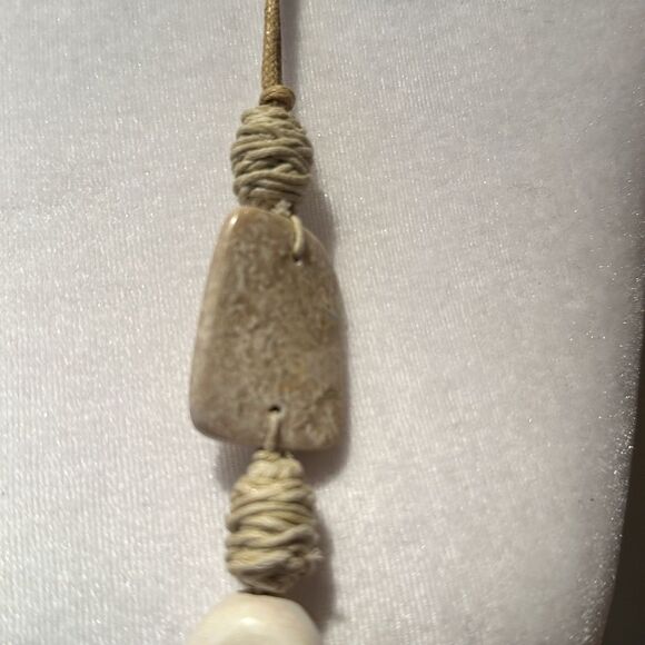 Chunky bone color necklace - Picture 3 of 5